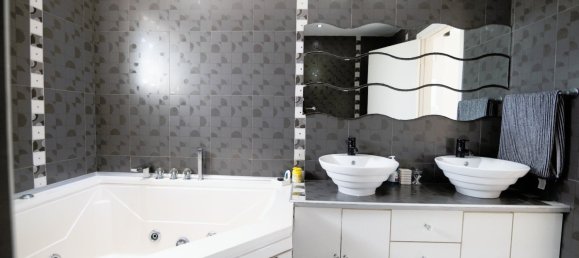 5 bedrooms Villa in Paralimni, Cyprus No. 22201 8