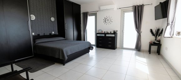 5 bedrooms Villa in Paralimni, Cyprus No. 22201 20