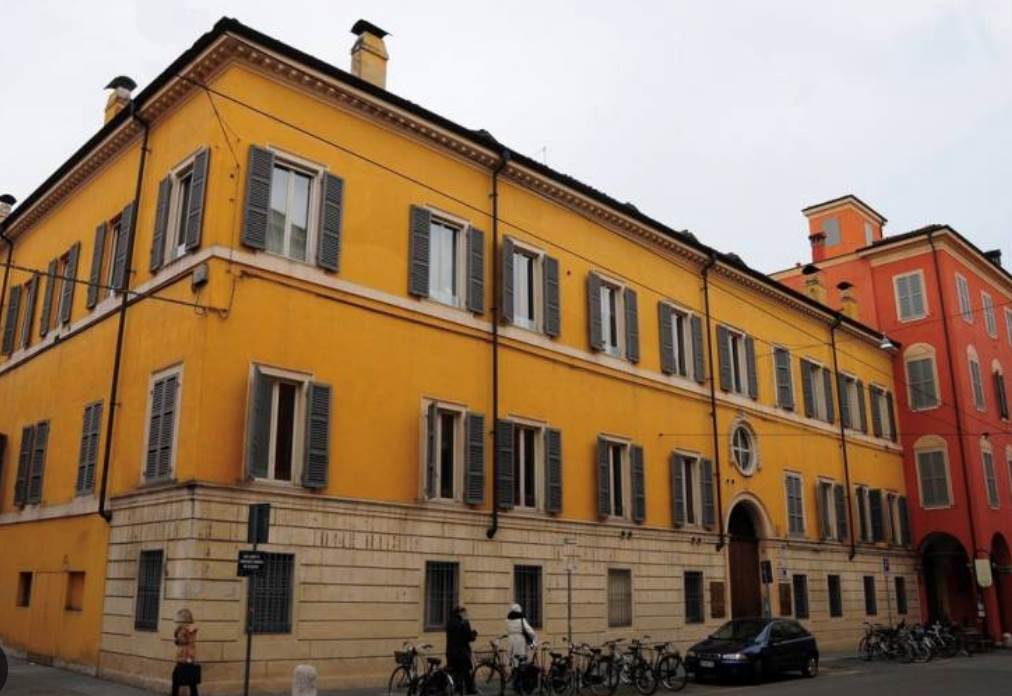 4غرفة شقة في Modena, Italy رقم 350656