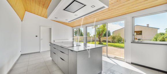 6 bedrooms House in Mey, France No. 251616 4