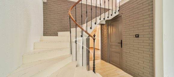 6 bedrooms House in Mey, France No. 251616 52