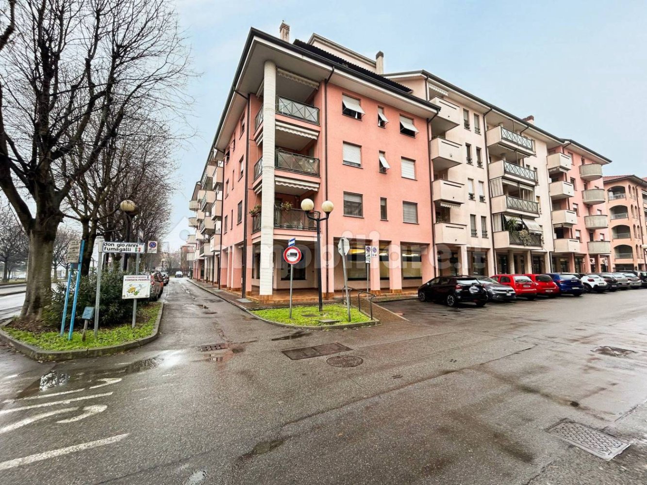 4 rooms Commercial property in Senago, Italy No. 6947