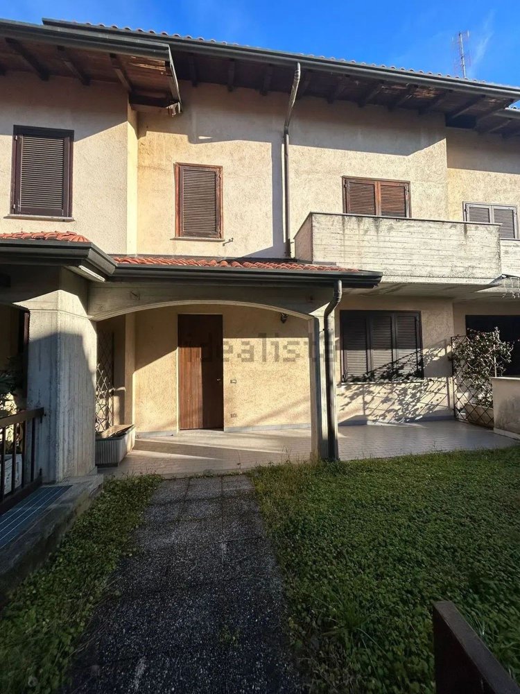 4غرفة منزل في Cislago, Italy رقم 16779