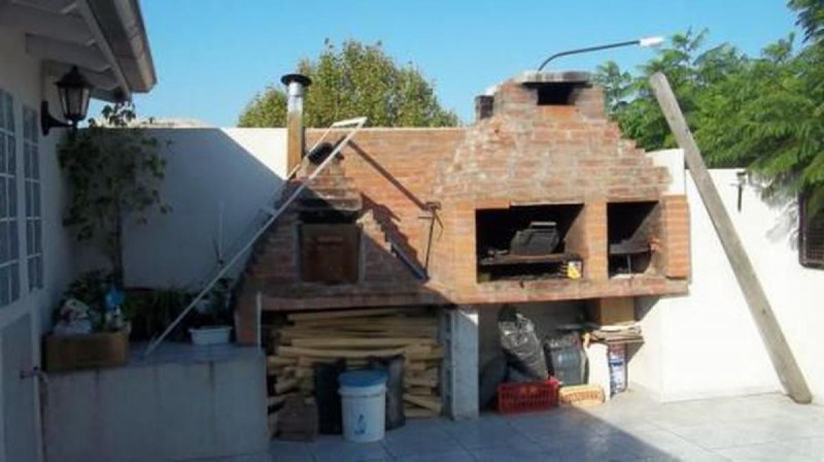 2 bedrooms House in Tres de Febrero, Argentina No. 64334