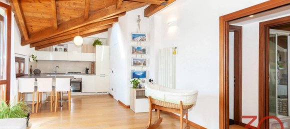 3-salle Appartement à Carbonate, Italy No. 38167 39