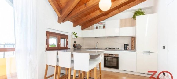 3-salle Appartement à Carbonate, Italy No. 38167 31