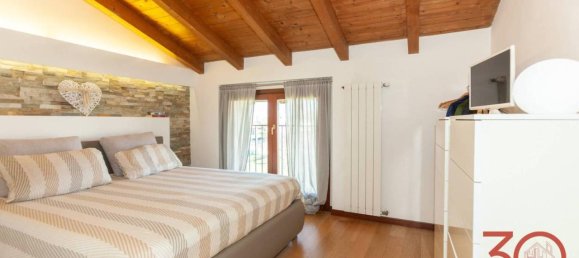 3-salle Appartement à Carbonate, Italy No. 38167 28