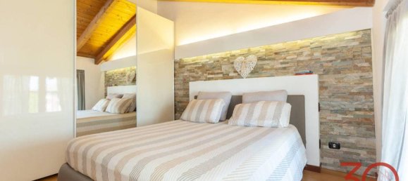 3-salle Appartement à Carbonate, Italy No. 38167 97