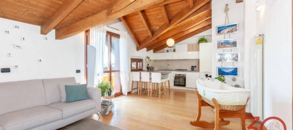 3-salle Appartement à Carbonate, Italy No. 38167 70