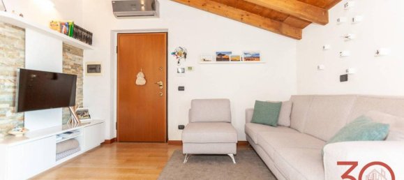 3-salle Appartement à Carbonate, Italy No. 38167 6