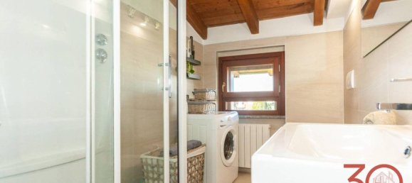 3-salle Appartement à Carbonate, Italy No. 38167 48