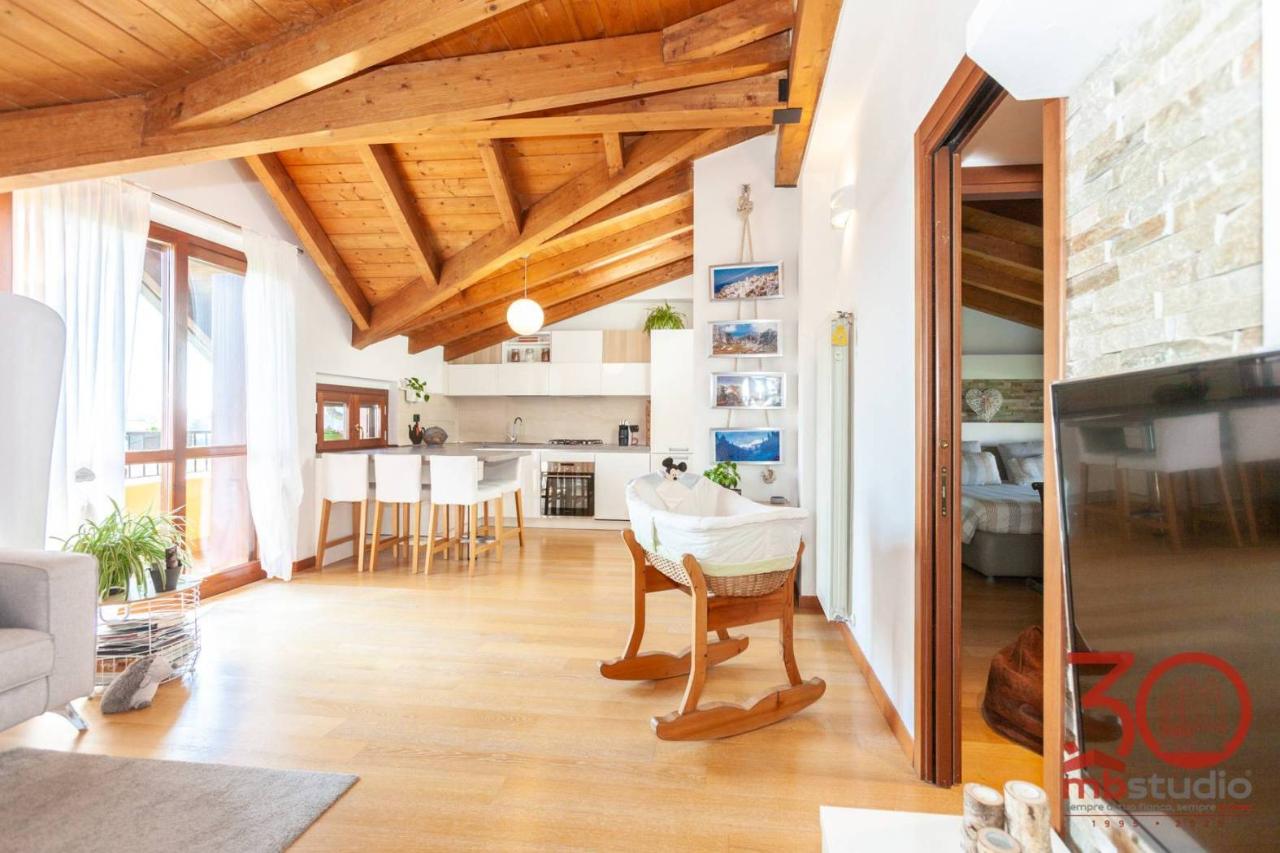 3-salle Appartement à Carbonate, Italy No. 38167