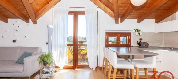 3-salle Appartement à Carbonate, Italy No. 38167 80