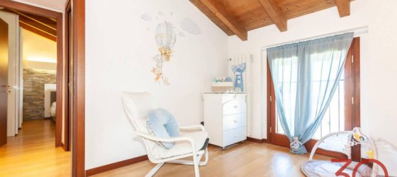 3-salle Appartement à Carbonate, Italy No. 38167 46