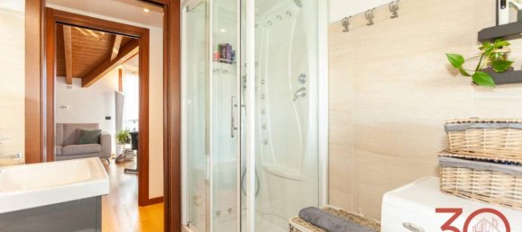 3-salle Appartement à Carbonate, Italy No. 38167 59