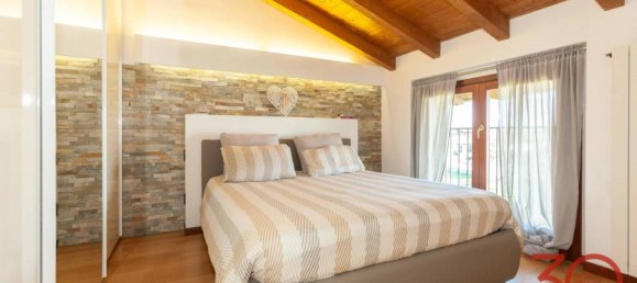 3-salle Appartement à Carbonate, Italy No. 38167 93