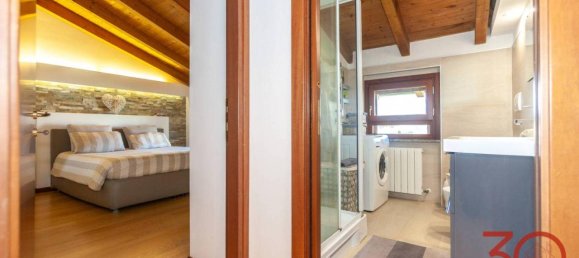 3-salle Appartement à Carbonate, Italy No. 38167 21