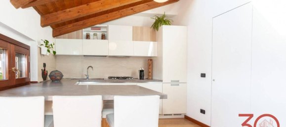 3-salle Appartement à Carbonate, Italy No. 38167 86