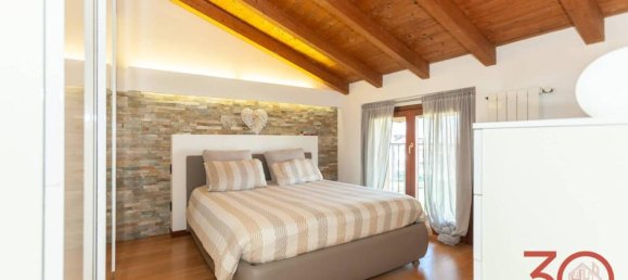 3-salle Appartement à Carbonate, Italy No. 38167 92