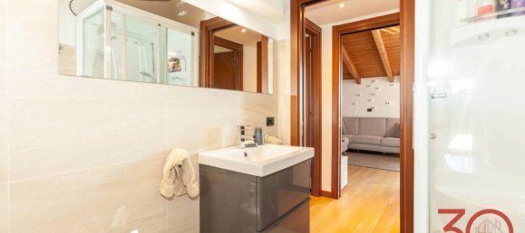 3-salle Appartement à Carbonate, Italy No. 38167 107