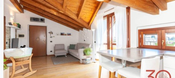 3-salle Appartement à Carbonate, Italy No. 38167 38