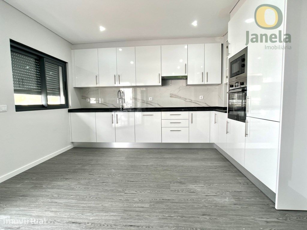 3 bedrooms Apartment in Quelfes, Portugal No. 102424