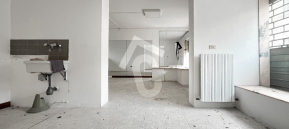 60m² Commercial property in Jesi, Italy No. 16495 4