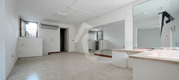 60m² Commercial property in Jesi, Italy No. 16495 3