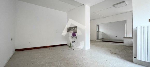 60m² Commercial property in Jesi, Italy No. 16495 5