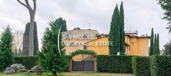 5 bedrooms Apartment in Florence, Italy No. 180006 2