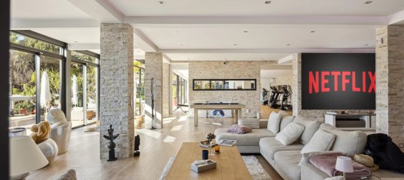 7 bedrooms Commercial property in Cannes, France No. 38276 5