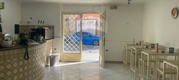1 room Commercial property in Torre del Greco, Italy No. 295036 5