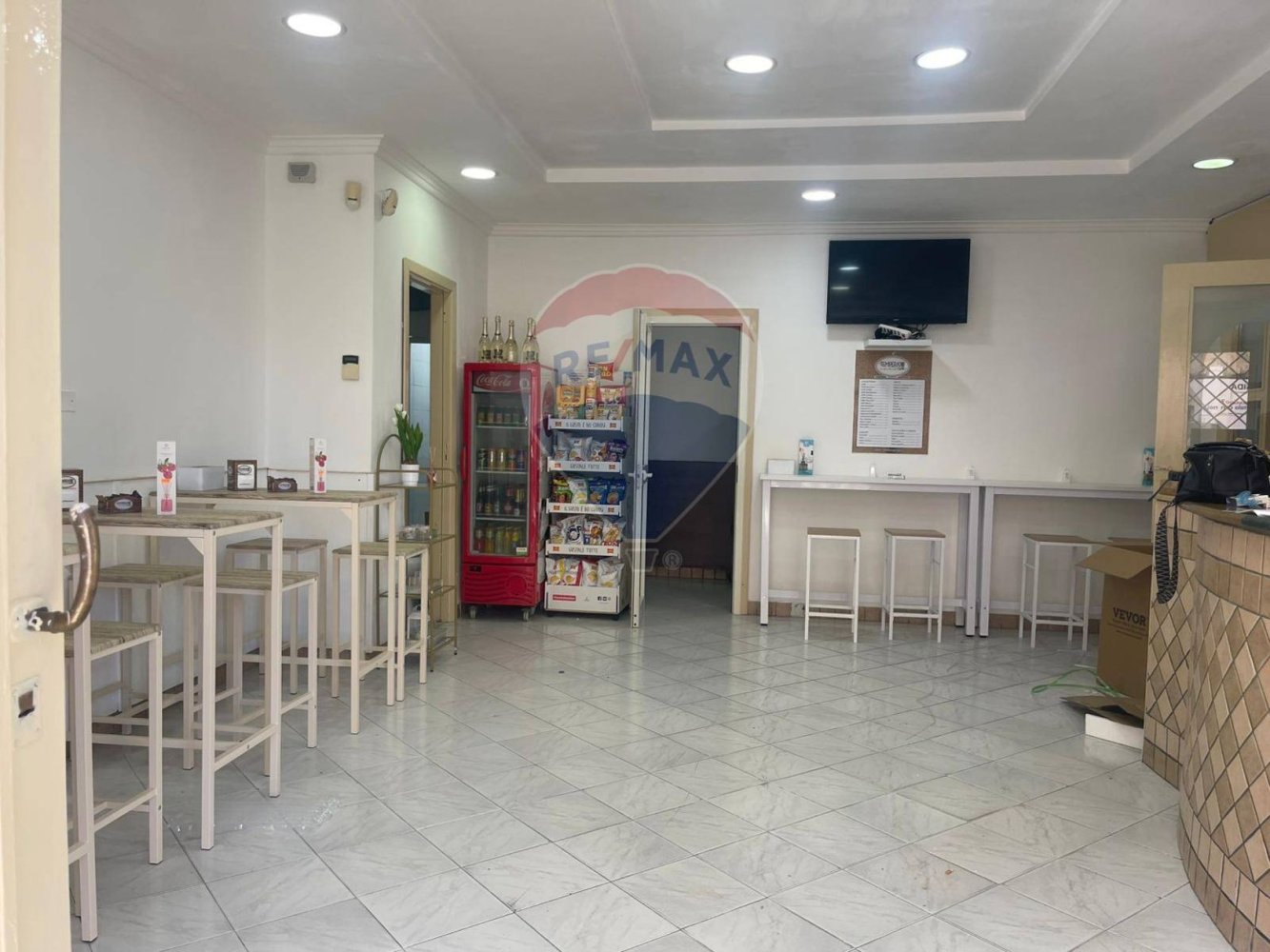 1 room Commercial property in Torre del Greco, Italy No. 295036