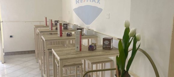 1 room Commercial property in Torre del Greco, Italy No. 295036 3