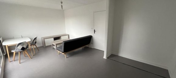 Estudio en Le Mans, France No. 97744 4