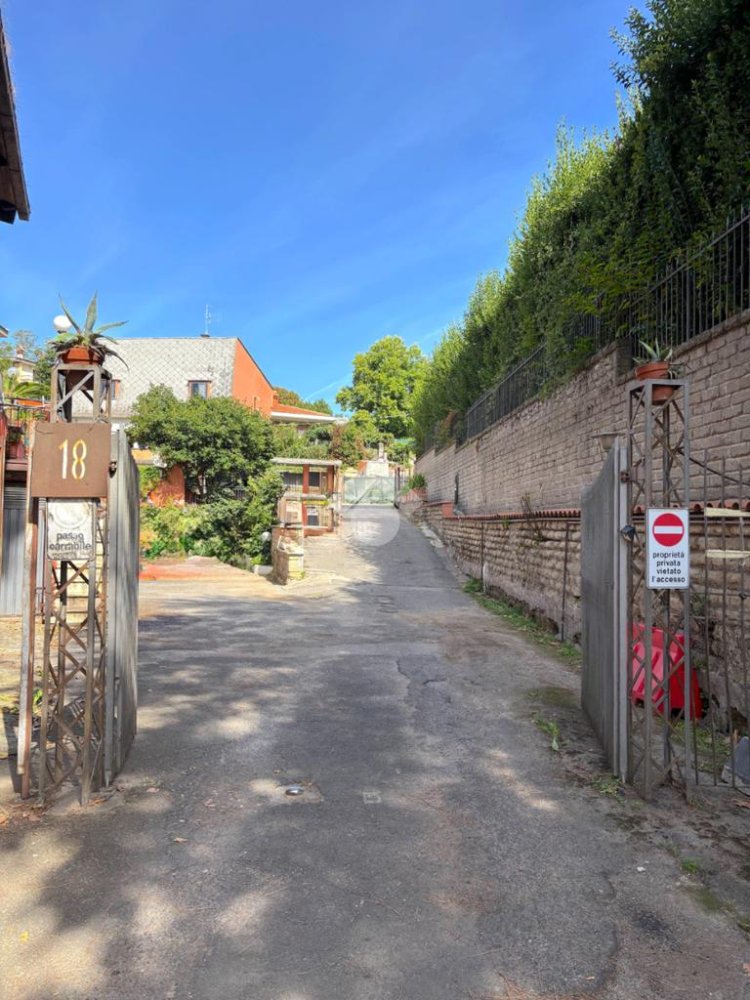 Дом с 2 комнатами в Дженцано ди Рома, Италия № 381009