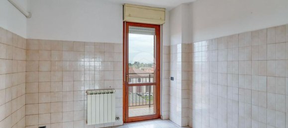 2 Schlafzimmer Wohnung in Busto Arsizio, Italy, Nr. 329682 10