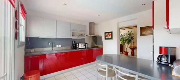 5 bedrooms House in Doubs, France No. 353340 10