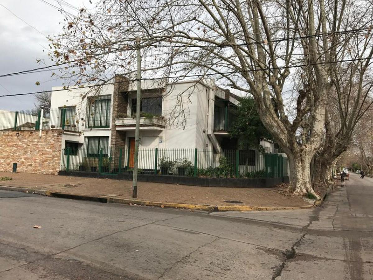 4 bedrooms House in Almirante Brown, Argentina No. 76406