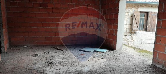 3 bedrooms House in Caires, Portugal No. 188003 10