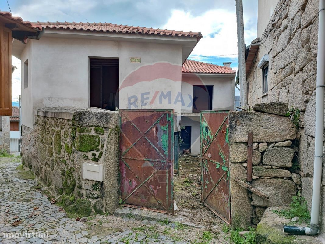 3 bedrooms House in Caires, Portugal No. 188003