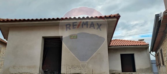 3 bedrooms House in Caires, Portugal No. 188003 8