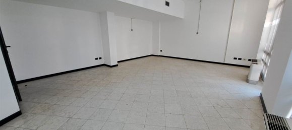 Propriété commerciale à Aosta, Italy 410m² No. 41875 11