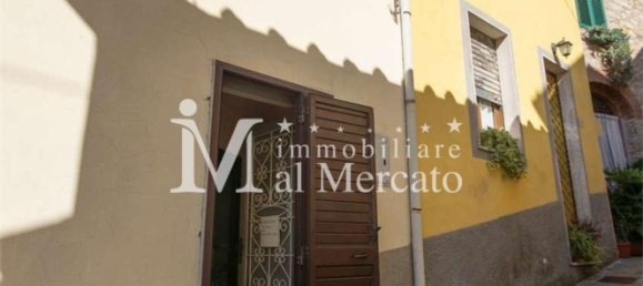5 rooms Apartment in Pescaglia, Italy No. 39687 3