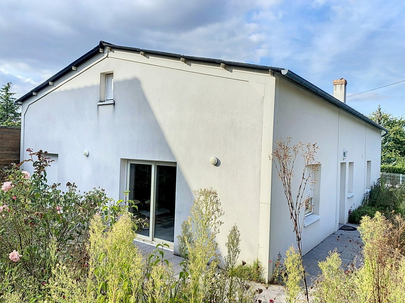 Casa de 3 dormitorios en Larcay, France No. 245343