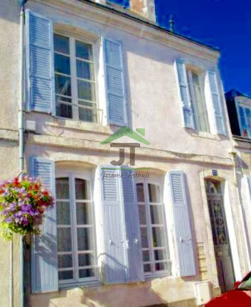 Casa de 3 dormitorios en Chateaudun, France No. 70340