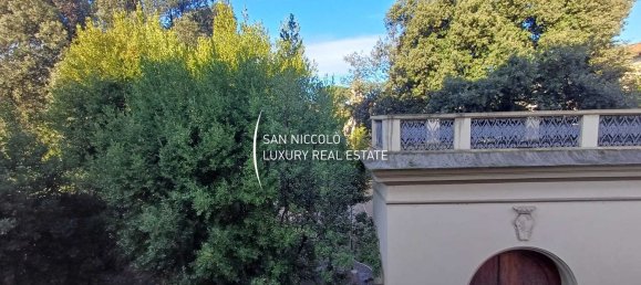 4 rooms Apartment in Florence, Italy No. 196379 3