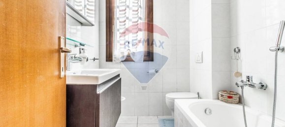 Дом с 4 комнатами в Ольджате Олона, Италия № 103672 13