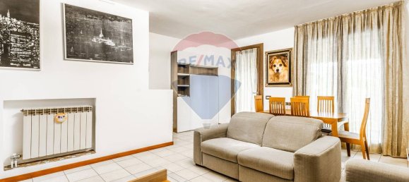 Дом с 4 комнатами в Ольджате Олона, Италия № 103672 4