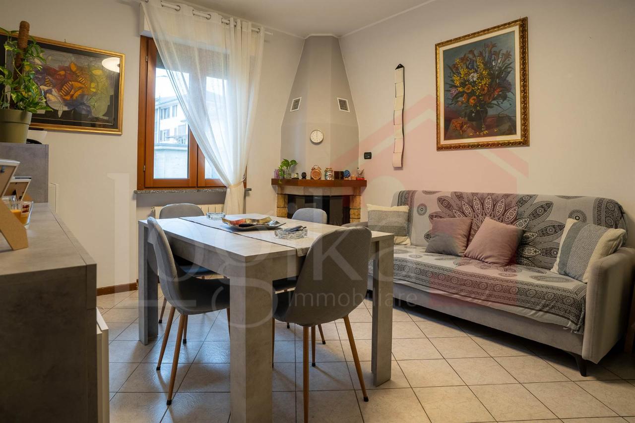 2غرفة شقة في Carpiano, Italy رقم 36141